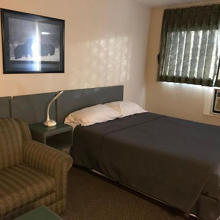 Plains Motor Inn Stettler Экстерьер фото