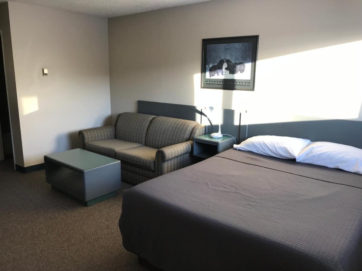 Plains Motor Inn Stettler Экстерьер фото