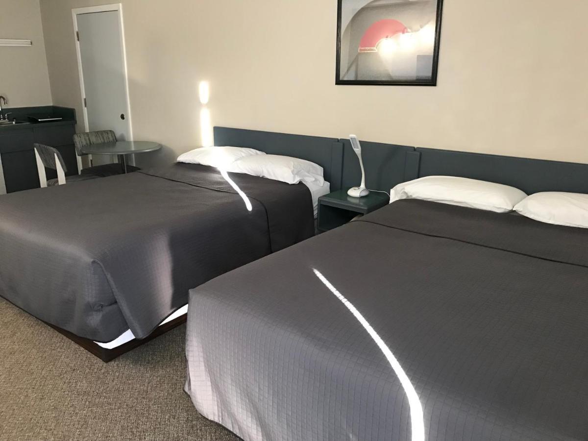 Plains Motor Inn Stettler Экстерьер фото
