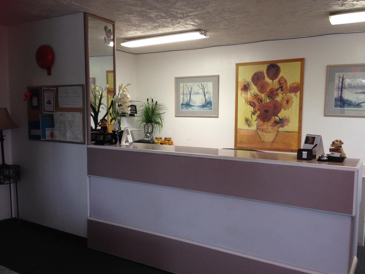 Plains Motor Inn Stettler Экстерьер фото