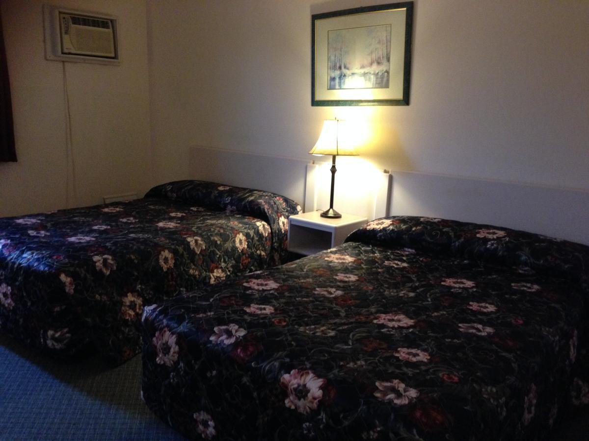 Plains Motor Inn Stettler Экстерьер фото