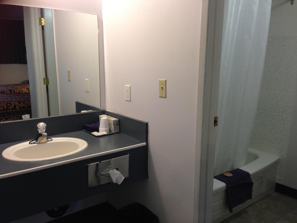 Plains Motor Inn Stettler Экстерьер фото
