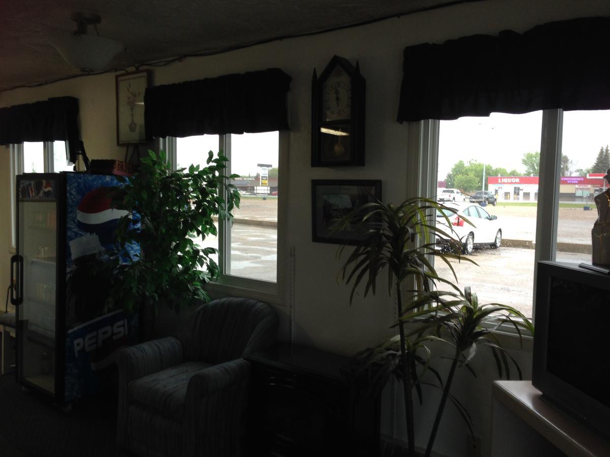 Plains Motor Inn Stettler Экстерьер фото