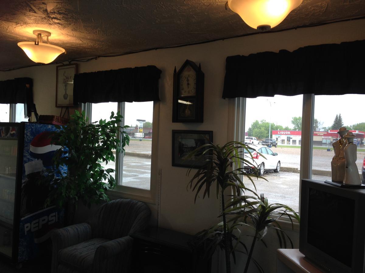 Plains Motor Inn Stettler Экстерьер фото