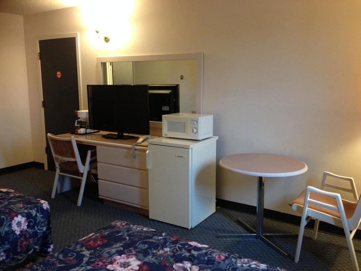 Plains Motor Inn Stettler Экстерьер фото