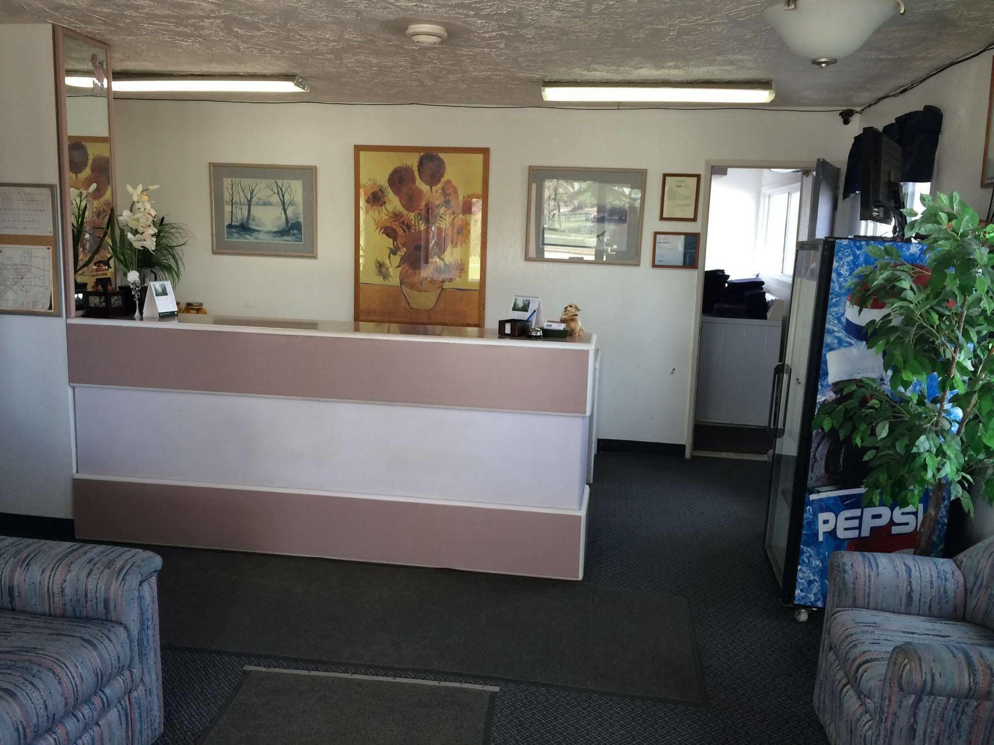 Plains Motor Inn Stettler Экстерьер фото