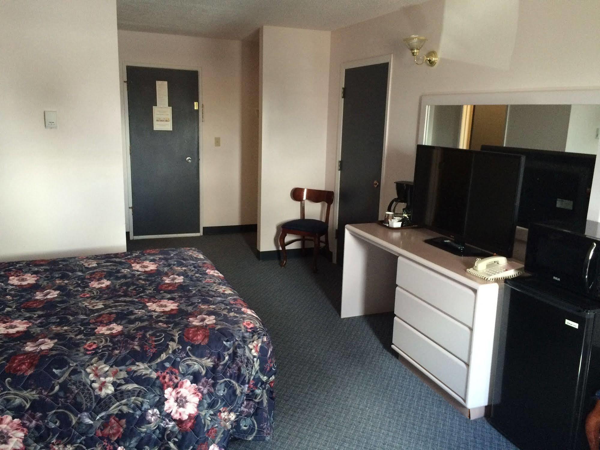Plains Motor Inn Stettler Экстерьер фото